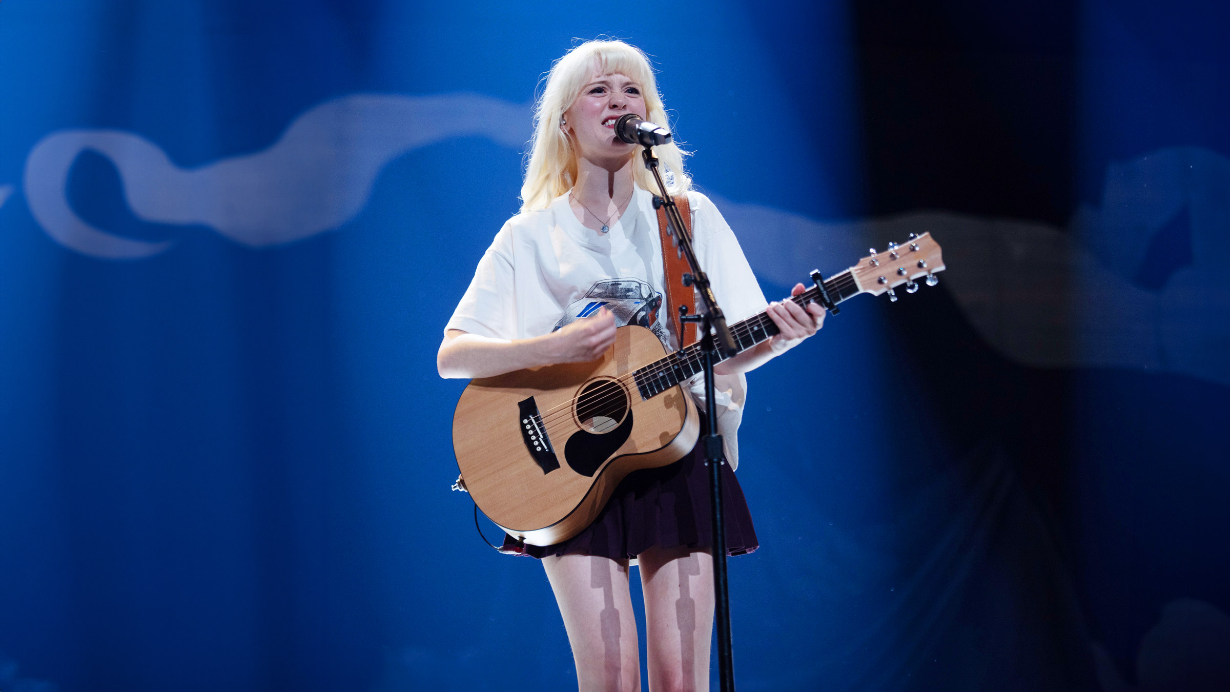 Maisie Peters live